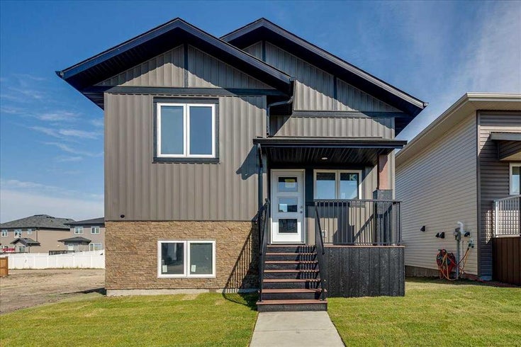 12 Memorial Parkway  - Liberty Landing Detached for Sale, 2 Bedrooms (A2326702)