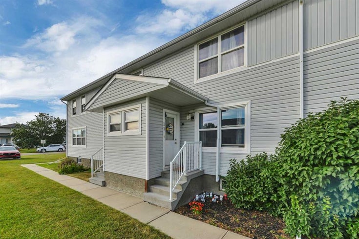 11 Poplar Crescent  - Other Row/Townhouse for Sale, 2 Bedrooms (A2334882)