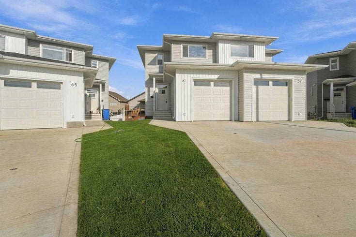 57 Pinnacle Close  - Pinnacle Semi Detached (Half Duplex) for Sale, 3 Bedrooms (A2347934)
