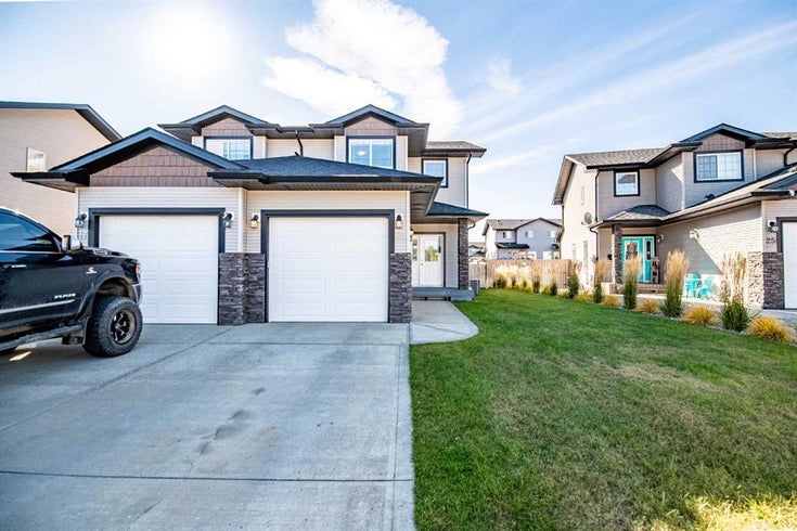 21 Pinetree Close  - Panorama Estates Semi Detached (Half Duplex) for Sale, 3 Bedrooms (A2349849)